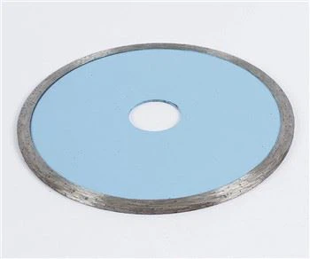 Lame de scie circulaire coupant les carreaux de céramique